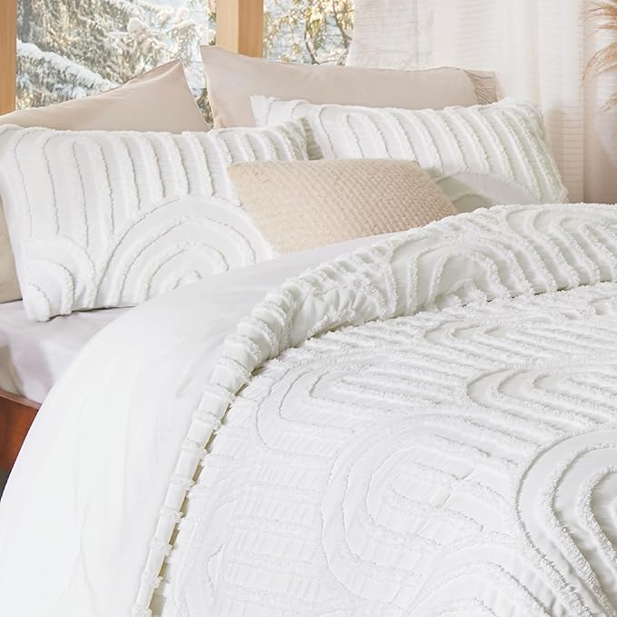 Bedsure Boho Tufted White Comforter Set Queen Size, GentleSoft™ 3 Pieces Boho Farmhouse Decor Bedding, Arch Shabby Chic Bedding for All Seasons, 1 Bed Comforter, 2 Pillow Shams, 90x90 Inches