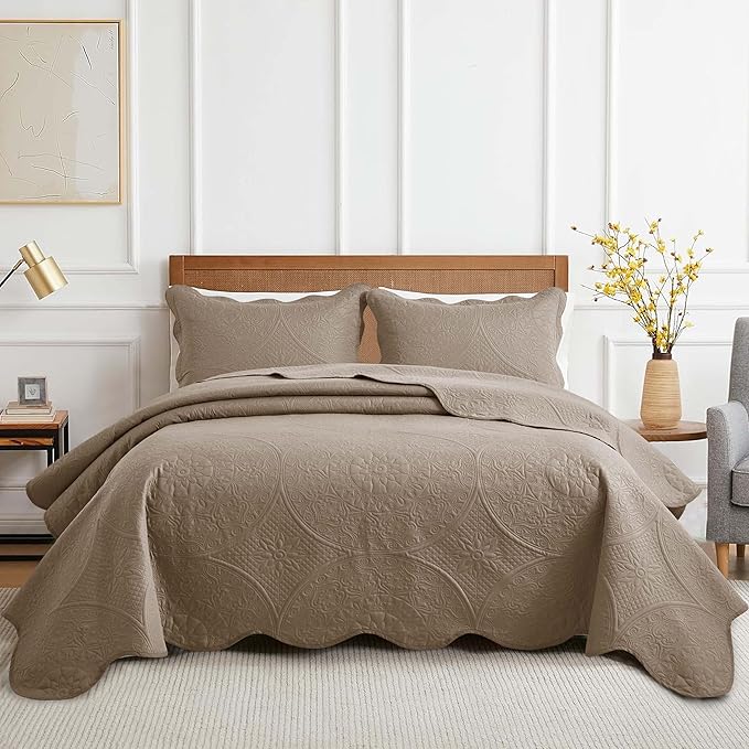 MOONLIGHT20015 10 Pack Twin Quilt Bedding Set (68" x 86") - Bulk Wholesale for Hotels, Guest Bedroom & Airbnbs - Lightweight Microfiber Reversible Floral Embossed Quilts Bedspreads (Beige)