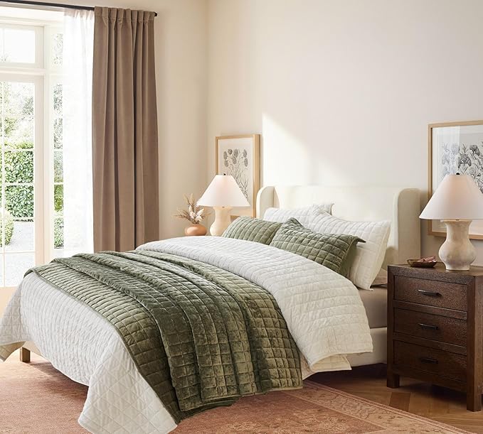 Luxurious Velvet Quilt California King Size Set 106" x118" Ultra Soft Bedding Set Quilted Bedspread Coverlet with 2 Matching Pillow Shams for All Seasons,Army Green