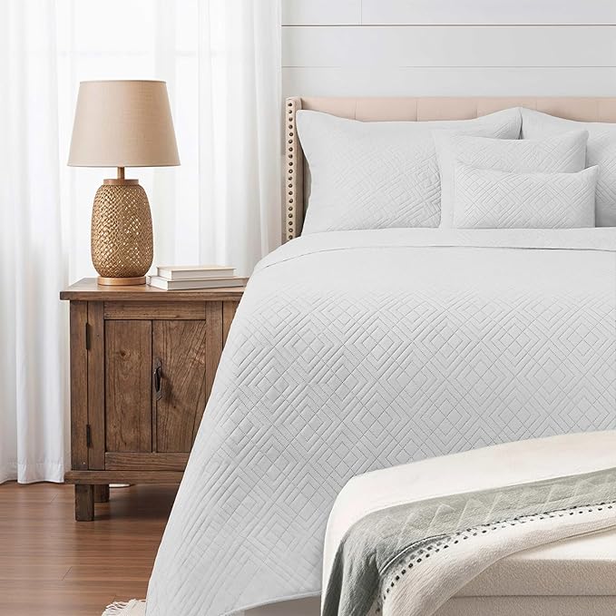 Hearth & Harbor King Quilt Set – All-Season Lightweight Bedspread & Coverlet with Pinsonic Weave - 7 Piece King Quilt Set with Pillow Shams, White - King Diamond