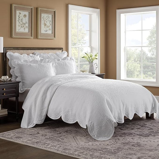 Charleston Estate Modern Farmhouse Floral Matelasse Bedspread with Scalloped Edges, 100% Cotton Breathable Bedding, King/Cal King, White Floral