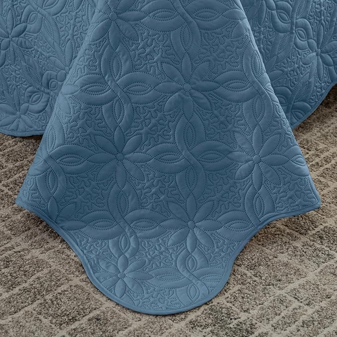 Auemtyn Twin/Twin XL Size Quilt Set 2 Pieces, Soft Lightweight Summer Bedspread, Reversible Microfiber Bed Coverlet for All Seasons, Bluish Grey, Floral Pattern (1 Quilt, 1 Pillow Sham)