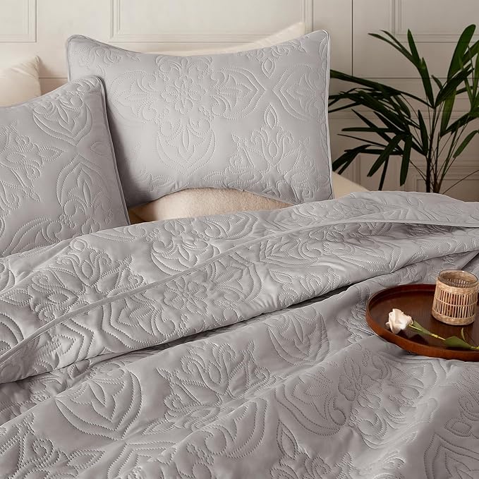 Whale Flotilla Soft Twin Quilt Bedding Set for All Seasons, Elegant Vintage Damask Ultrasonic Quilts Set, Lightweight Reversible Bedspread, Coverlet, Bed Cover with 2 Pillow Shams, Lightgrey