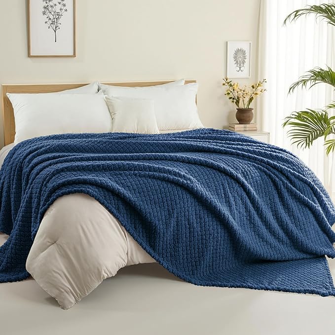 Exclusivo Mezcla Twin Size Fleece Blanket for Bed, Extra Soft Warm Decorative Fuzzy Blanket for Women, Lightweight Cozy Bedding Blankets, 60x80 Inches, Navy Blue