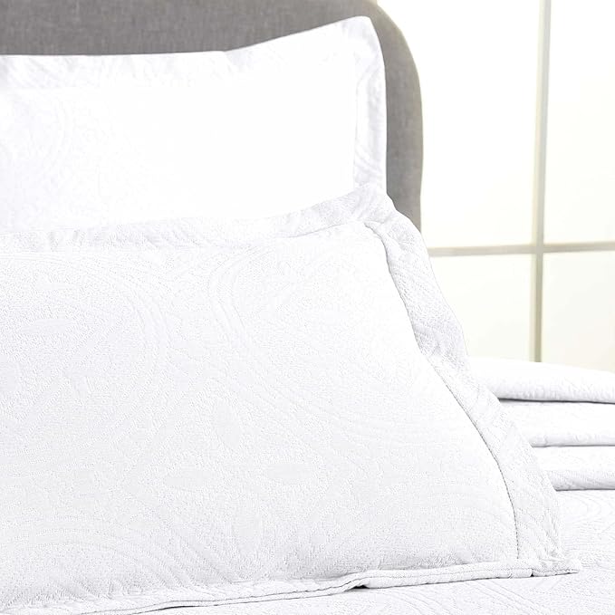 Superior 2 Piece Celtic Circles Cotton Bedspread Set, Decorative Bed Spread, Home Bed Decor, 1 Pillow Sham, Medium Weight Blanket, Matelasse Coverlet Bedding, Wedding Ring Design, Full, White