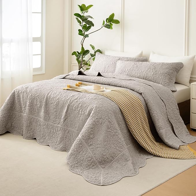 Masaca Oversized King Bedspread 128x120,Linen Colored Crinkled Oversized King Quilt 3Pcs Soft Lightweight Farmhouse Shabby Boho Stone-Washed Scallop Extra Large Quilt Coverlet Bedding Set