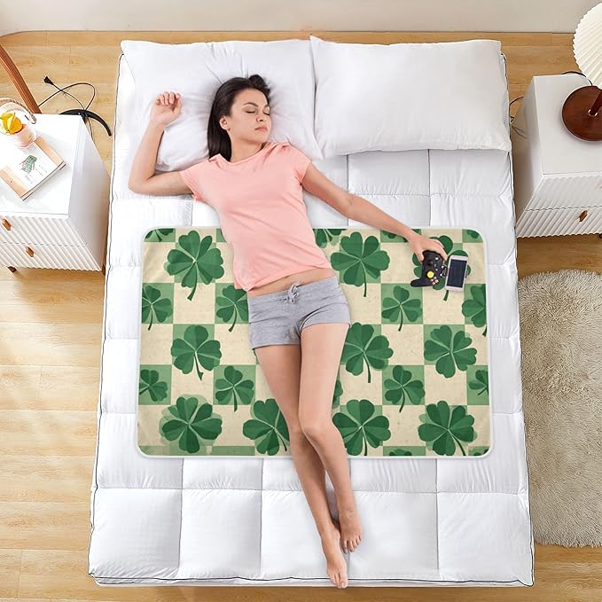 Waterproof Bed Pad Reusable Changing Pad Toddler Mattress Protector Large Pee Pad Baby Diaper Pad Soft Washable Liner Vintage Checkered Green Clovers