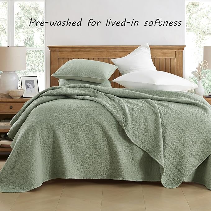 HORIMOTE HOME Quilt Set King Size Sage Green, Classic Geometric Spots Stitched Pattern, Pre-Washed Microfiber Chic Rustic Look, Ultra Soft Lightweight Quilted Bedspread for All Season, 3 Pieces