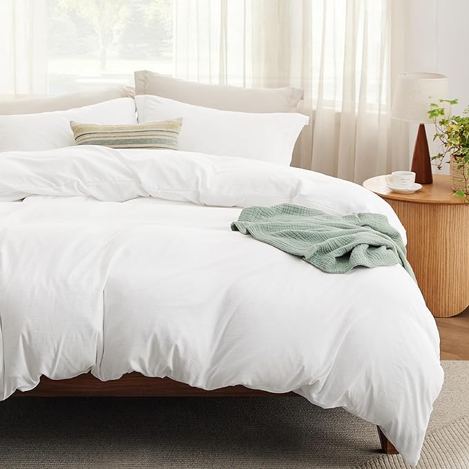 Bedsure Duvet Cover Full Size with Fitted Sheet - 4 Pieces Prewashed Polyester Extra Soft Bedding Set, Includes 1 Duvet Cover 80x90 Inches with Zipper Closure, 2 Pillow Shams, 1 Fitted Sheet, White