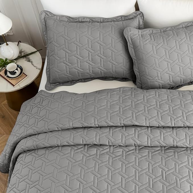 Auemtyn Full/Queen Size Quilt Set 3 Pieces, Soft Lightweight Summer Bedspread, Reversible Microfiber Bed Coverlet for All Seasons, Grey, Geometric Pattern (1 Quilt, 2 Pillow Shams)