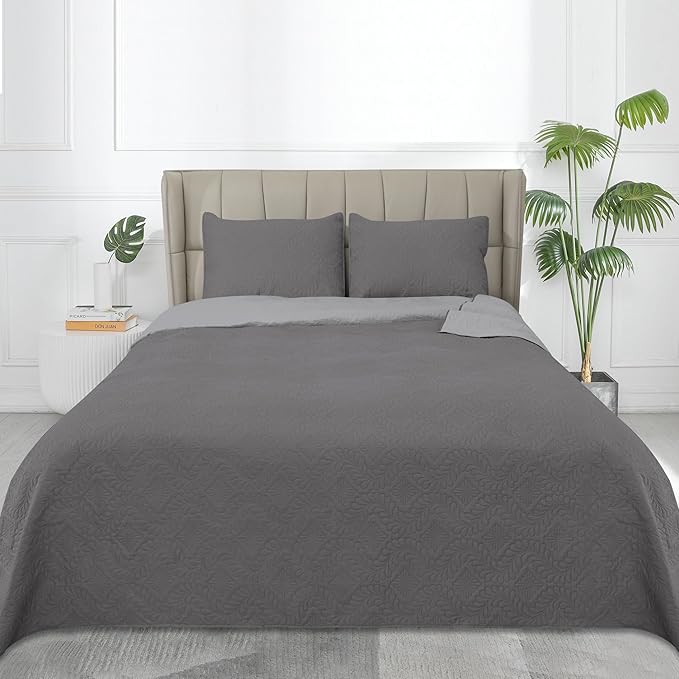 Easy-Going King Size Reversible Quilt Set with 1 Quilt and 2 Pillow Shams, Soft Bed Quilt Cover, Water Resistant Lightweight Microfiber Bedspread, Stain Resistant, Olive Leaf-Gray/Light Gray