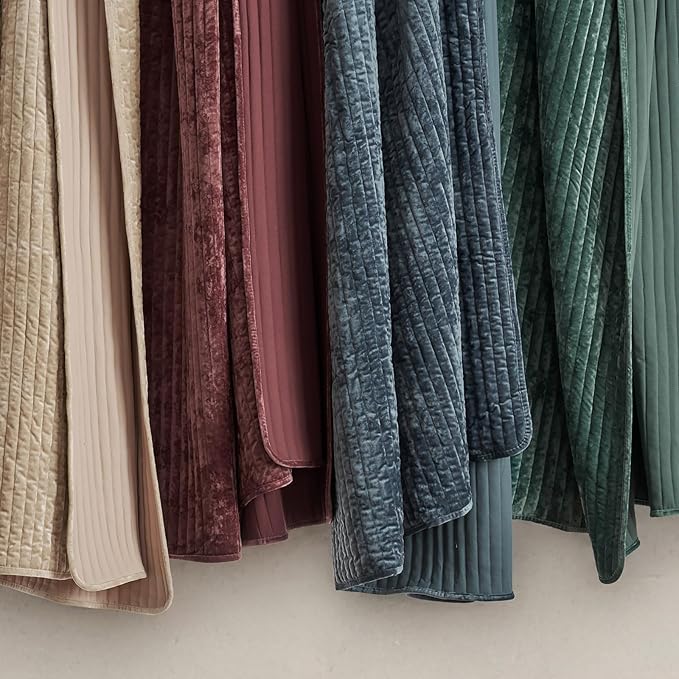 EVERGRACE Velvet Quilt Set Queen Size, Luxurious Soft Striped Channel Bedding Set, Lightweight Velvet Comforter for All Season, Oversized Bedspread Coverlet with 2 Matching Shams, Pine Green