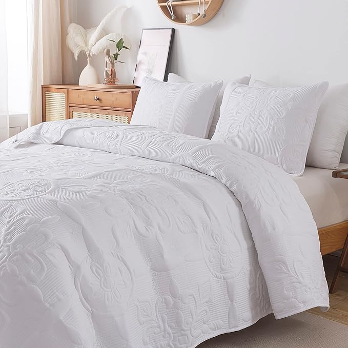 B2EVER White Damask Quilt King Size Bedding Sets with 2 Pillow Shams, Boho Bedspread Lightweight Soft Farmhouse Vintage Bohemian Coverlet Retro Jacquard Pattern Bed Cover for All Season, 3 Pieces