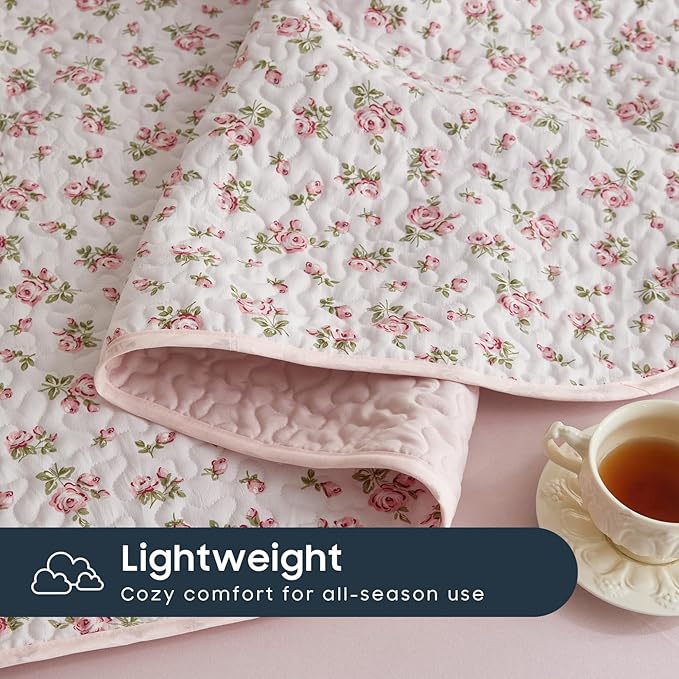 Wake In Cloud - Floral Quilt Set, Coquette Cottagecore Shabby Chic Flower Pattern for Women Teen Girls, Reversible Lightweight Bedspread Coverlet, 3 Pieces, Pink, Twin/Twin XL Size