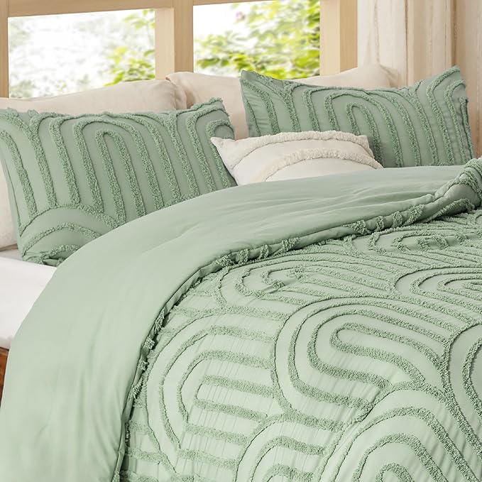 Bedsure Boho Tufted Green Comforter Set Queen Size, GentleSoft™ 3 Pieces Boho Farmhouse Decor Bedding, Arch Shabby Chic Bedding for All Seasons, 1 Bed Comforter, 2 Pillow Shams, 90x90 Inches