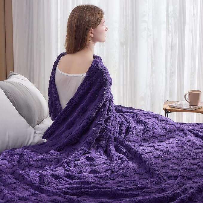 NEWCOSPLAY Super Soft Queen Blanket Purple Premium Silky Flannel Fleece 3D Checkered Lightweight Bed Blanket All Season Use (Purple Checkered, Queen(90"x90"))
