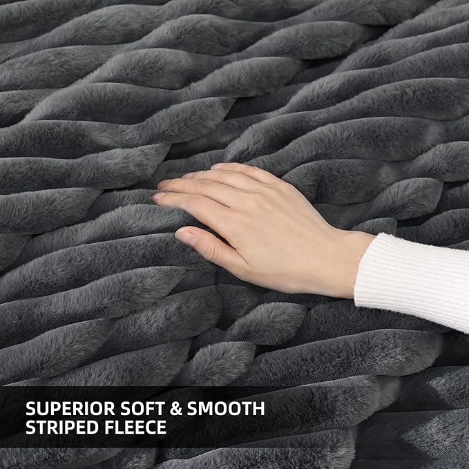 Smoofy Fluffy Full Size Comforter Sets 3 Pieces - Dark Grey Fleece Fluffy Comforter Set, Luxury Fuzzy Full Bed Set, Soft Comforter Full Size All Season, Heavy Faux Fur Comforter with 2 Pillow Cases