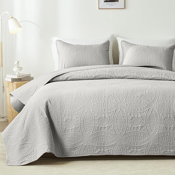 akkialla Quilts Queen Size,Light Grey Ultrasonic Full/Queen Quilt Set,Lightweight Soft Bedspread Coverlet,Modern Style Coin Pattern Bed Cover for All Seasons,3 Piece(1 Quilt,2 Pillow Shams)