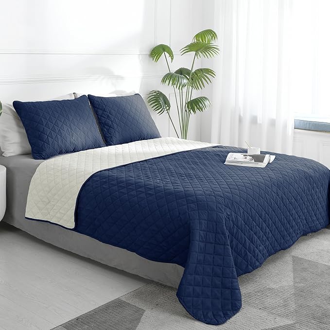Easy-Going King Size Reversible Quilt Set with 1 Quilt and 2 Pillow Shams, Soft Bed Quilt Cover, Water Resistant Lightweight Microfiber Bedspread, Stain Resistant, Navy/Ivory