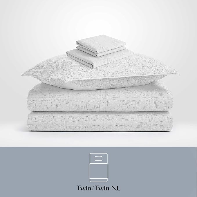 Hearth & Harbor Twin Quilt Set – All-Season Lightweight Bedspread & Coverlet with Pinsonic Weave - 5 Piece Twin Quilt Set with Pillow Shams, White - Twin Grid