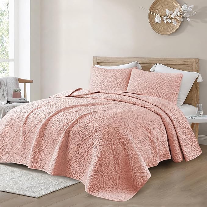 Exclusivo Mezcla California King Quilt Bedding Set, Lightweight Soft Bedspreads Coverlets with 2 Pillow Shams, Modern Blush Pink Oversized Quilts King Size for All Seasons