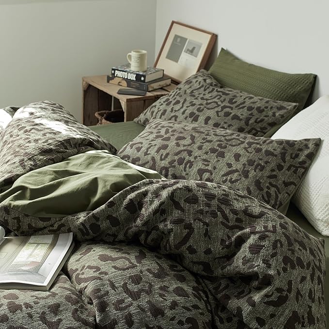 mixinni Leopard Duvet Cover Twin XL Size, Premium Yarn-Dyed Jacquard Cotton Duvet Cover with Green Leopard Print, Farmhouse Bedding Set with 2 Pillowcases Perfect for Him and Her-Green