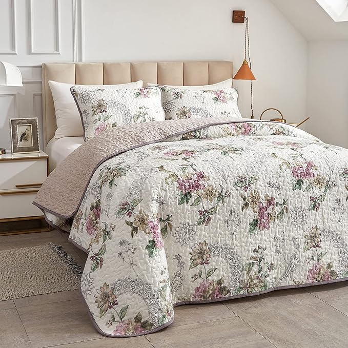 Flysheep 3 Pieces Quilt Set Full/Queen Size, Beige Floral Reversible Bedspread Coverlet Set, Soft Microfiber Lightweight Bed Cover for All Season (90" x 90", 1 Quilt+ 2 Pillow Shams)