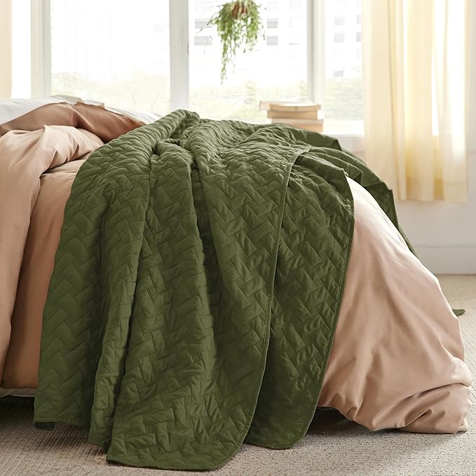 Bedsure Quilts King Size - Lightweight Bedspreads King Size with Basket Weave Pattern, Soft Quilt Bedding, Olive Green Comforter Coverlet for All Seasons (106" x 96")
