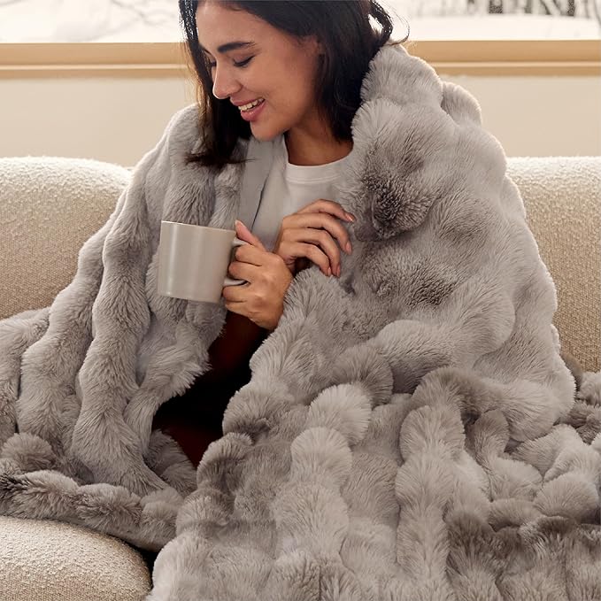 Bedsure GentleSoft Fluffy Fuzzy Twin Blanket, Soft Cozy Fleece Faux Fur Blanket, Pink Decorations Minky Velvet Couch Cover, Thick Warm Plush Women Men Birthday Gifts, 870GSM, Tie-dye Brown