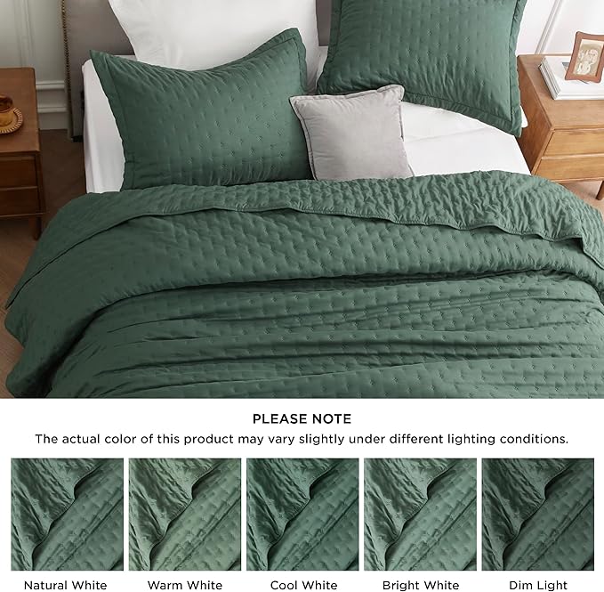 Bedsure Twin Quilt - Ultra Soft Twin XL Quilt Bedding for Dorm Decor, Lightweight All-Season Comforter, Dark Green Bedspread Coverlet with Clover Pattern, 68 x 86 Inches