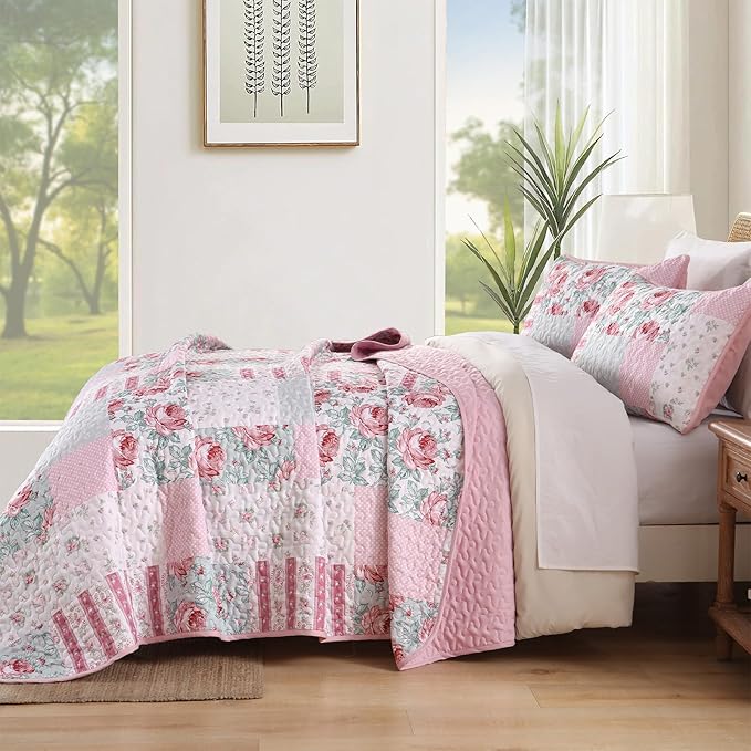 Patchwork Quilt Set King Size, Pink Floral Plaid Bedspread Coverlet Set Boho Rustic Quilt Bed Cover, 3 Piece Soft Microfiber Reversible Pink Grey Bedding Set for Women Girls