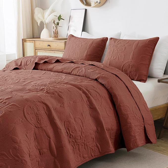 B2EVER Red Damask Quilt King Size Bedding Sets with 2 Pillow Shams, Boho Bedspread Lightweight Soft Farmhouse Vintage Bohemian Coverlet Retro Jacquard Pattern Bed Cover for All Season, 3 Pieces