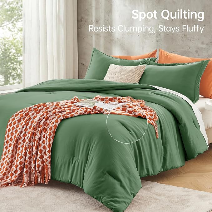 MUXHOMO King Size Comforter Set, All Season Ultra Soft Down Alternative Bedding - 3 Piece Lightweight Bed Set Includes 1 Comforter (104"x90") and 2 Pillow Shams (20"x36"), Emerald Green