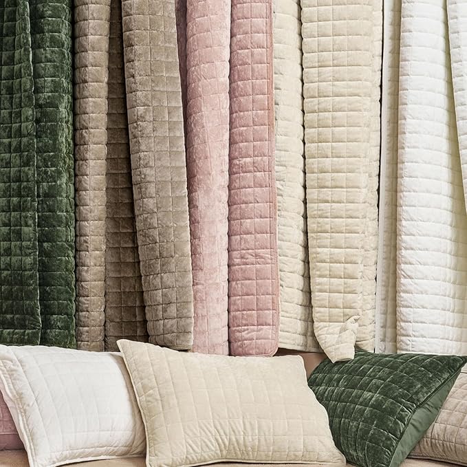 RECYCO Luxury Velvet Quilt Queen Size Bedding Set, Ultra Soft Velvet Comforter Set, Lightweight Quilted Channel Box Stitch Oversized Bedspread Coverlet for All Season, with 2 Shams, Natural Tan