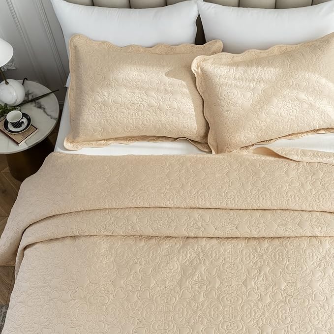 Auemtyn Twin/Twin XL Size Quilt Set 2 Pieces, Soft Lightweight Summer Bedspread, Reversible Microfiber Bed Coverlet for All Seasons, Beige, Heart-Floral Pattern (1 Quilt, 1 Pillow Sham)