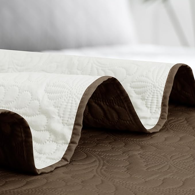 Easy-Going Twin Size Reversible Quilt Set with 1 Quilt and 1 Pillow Sham, Soft Bed Quilt Cover, Water Resistant Lightweight Microfiber Bedspread, Stain Resistant, Olive Leaf-Camel/Ivory