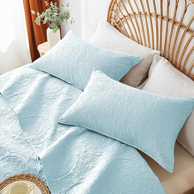WURUIBO Sky Blue Quilt Set Twin Size, Embossing Microfiber Bedspreads with Pillow Sham, Ligthweight Breathable Thin Coverlet, Reversible Bedding Set for All Season (1 Quilt, 1 Pillow Sham)