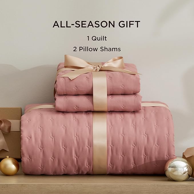 Bedsure King Quilt - Grayish Pink Bedspread King Size & Lightweight Comforter, Country Cottage Coverlet with Clover Pattern, Ultra Soft All-Season Bedding, 106 x 96 Inches