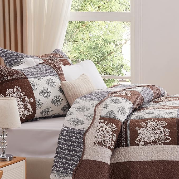 Full/Queen Size Quilt Set 3 Pieces Lightweight Reversible Bedspread-90''x98'' Soft Patchwork Border Floral Coverlet Warm Microfiber Bed Cover for All Seasons Brown Bedding Set(1 Quilt,2 Pillow Shams)