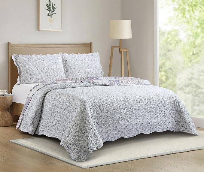 Brilliant Sunshine Roses Toile Quilt Set, 3-Piece Bedding Sets Traditional Lively Patchwork Design, Washable and Reversible Bedspread, Soft Lightweight Coverlet, All-Season, King/Cal King, Blue Pink