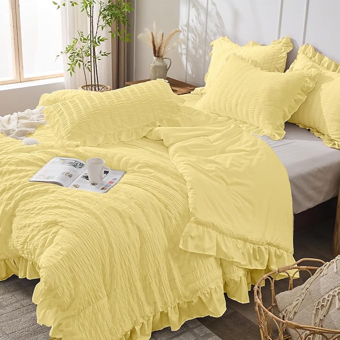 JOLLYVOGUE Full Size Comforter, 3 Pieces Light Yellow Seersucker Lightweight Full Size Bedding, All Season Fluffy Microfiber Bedding Comforter Set with 1 Ruffle Comforter and 2 Ruffle Pillowshams