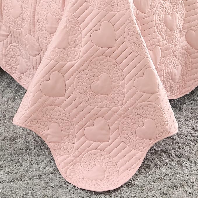 Auemtyn Twin/Twin XL Size Quilt Set 2 Pieces, Soft Lightweight Light Pink Bedspread, Reversible Microfiber Bed Coverlet for All Seasons, Heart Pattern (1 Quilt, 1 Pillow Sham)