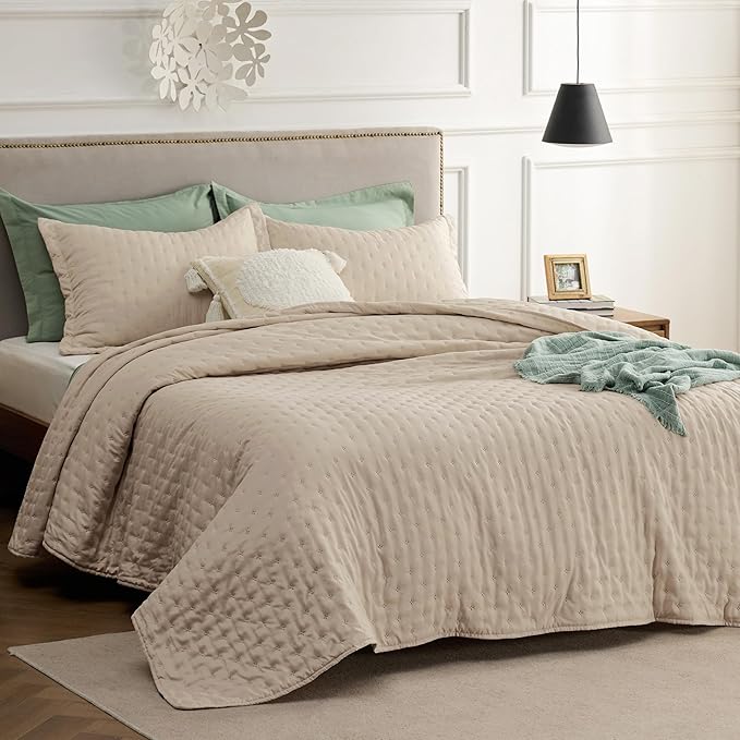 Bedsure Twin Quilt Bedding Set - Soft Ultrasonic Twin XL Bedspread - Light Camel Coverlet Quilted Bedding - Lightweight Comforter Set for All Seasons (Includes 1 Pillow Sham)