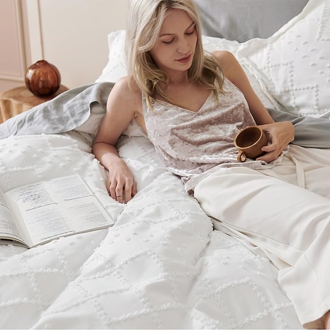 Bedsure Boho Duvet Cover Queen Size - Light Grey Breathable & Soft Boho Bedding, Machine Washable Comforter Cover for All Seasons, Includes 1 Duvet Cover 90"x90" with 2 Pillow Shams & Zipper Closure