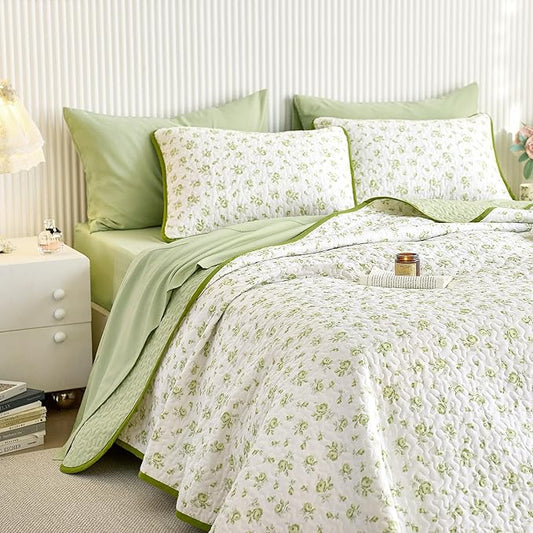 Wake In Cloud - Floral Quilt Set, Coquette Cottagecore Shabby Chic Flower Pattern for Women Teen Girls, Reversible Lightweight Bedspread Coverlet, 3 Pieces, White Green, Queen/Full Size