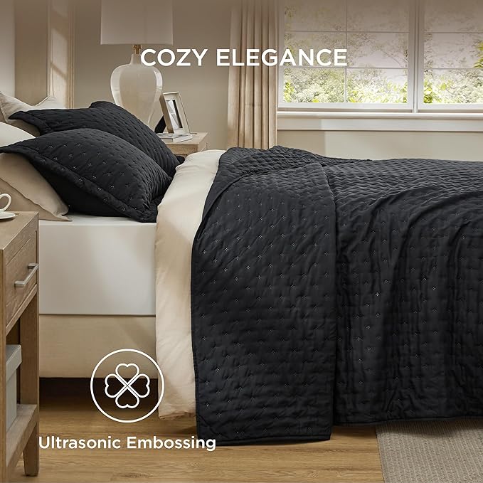 Bedsure Twin Quilt - Ultra Soft Twin XL Quilt Bedding for Dorm Decor, Lightweight All-Season Comforter, Black Bedspread Coverlet with Clover Pattern, 68 x 86 Inches