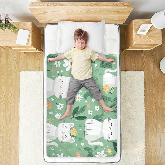 Waterproof Bed Pad Reusable Changing Pad Toddler Mattress Protector Large Pee Pad Baby Diaper Pad Soft Washable Liner Green Cute Cats and Flowers