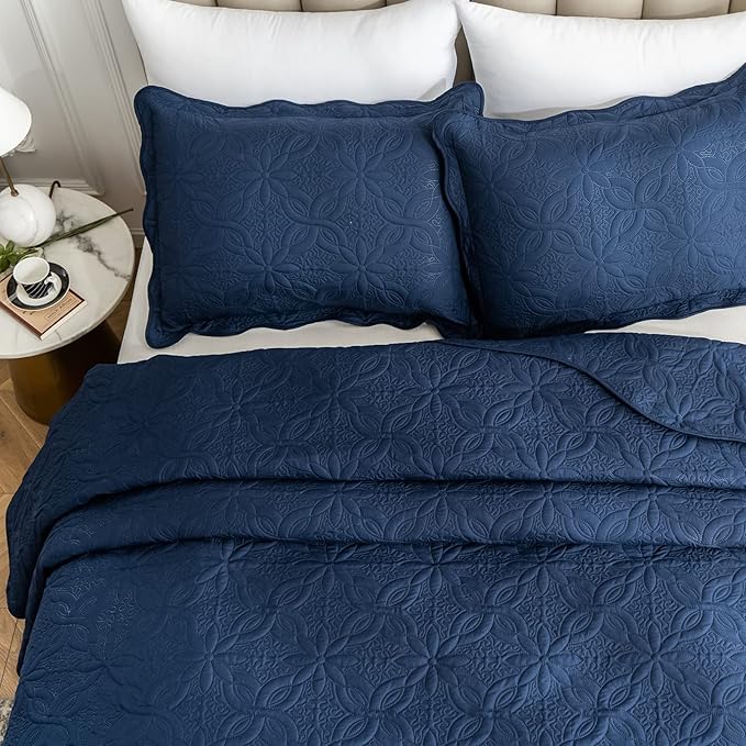 Auemtyn Full/Queen Size Quilt Set 3 Pieces, Soft Lightweight Summer Bedspread, Reversible Microfiber Bed Coverlet for All Seasons, Navy Blue, Floral Pattern (1 Quilt, 2 Pillow Shams)