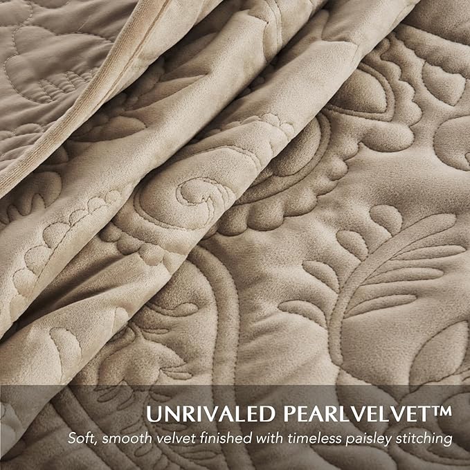 EVERGRACE Luxury Pearl Velvet Quilt Set Queen Size 3 Pieces, Soft Paisley-Stitch Velvet Comforter Set with Pillow Shams, Lightweight Bedspread Coverlet Bedding Set, Natural