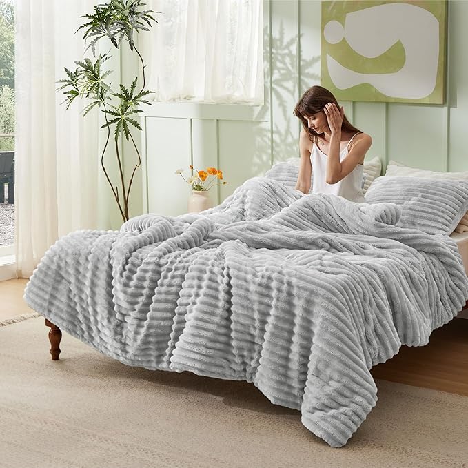 Bedsure Queen Comforter Set - GentleSoft™ 3 Pieces Fluffy Double-Side Fleece Comforter Set, Cozy Striped Room Decor Aesthetic, Luxury Light Grey Bedding Queen Size with 2 Pillowcases, 90x90 Inches